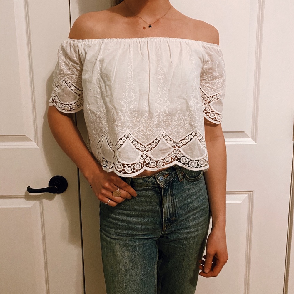 Off-the-shoulder Blouse - Picture 2 of 3